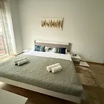 Apartment Flightdeck